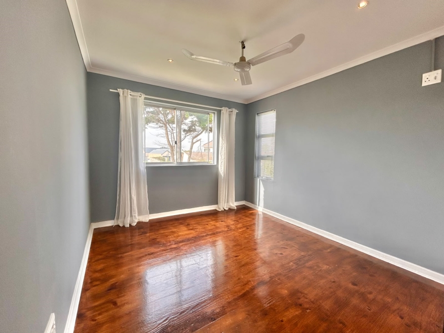 To Let 2 Bedroom Property for Rent in Zeekoevlei Western Cape
